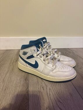 Jordan Youth Sneaker in Blue and White
